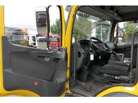 DOLD2821_2761648 vehicle image