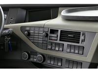 DOLD2821_2678412 vehicle image