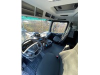 LARA4267_2816129 vehicle image