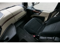 DOLD2821_2830254 vehicle image