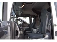 TOC1273_2751176 vehicle image