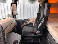 MAN126_2974764 vehicle image