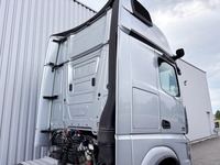 MAN126_2974764 vehicle image