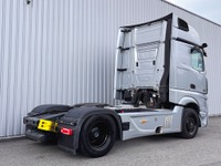 MAN126_2974764 vehicle image