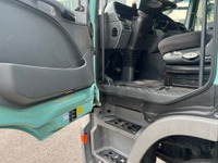 PREI272_2722403 vehicle image