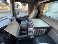 THOM6454_2779051 vehicle image