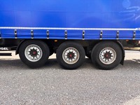 MAN126_2976407 vehicle image