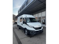 Anne38_2776304 vehicle image