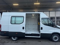 Anne38_2776304 vehicle image