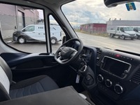 STUD177_2824590 vehicle image