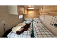 THOM6454_2738990 vehicle image