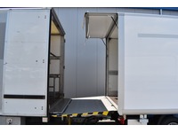 TOC1273_2964796 vehicle image