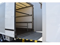 TOC1273_2964796 vehicle image