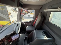 THOM6454_2889404 vehicle image