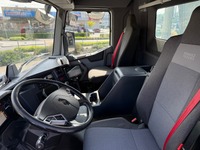 THOM6454_2889404 vehicle image