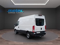 FLAA9869_2776768 vehicle image