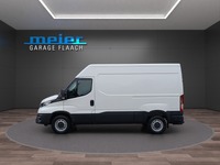 FLAA9869_2776768 vehicle image