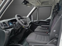 FLAA9869_2776768 vehicle image