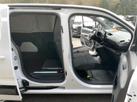 GCTA8102_2998786 vehicle image