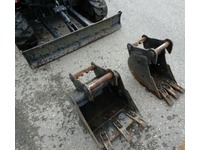 RINA4324_2916986 vehicle image