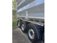 INTG9387_2886932 vehicle image