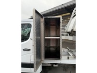 THOM6454_2770622 vehicle image