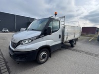 STUD177_2824015 vehicle image