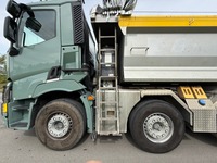 WIND191_2963749 vehicle image