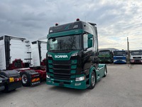 UNIK8334_2865606 vehicle image