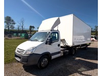 THOM6454_2950409 vehicle image