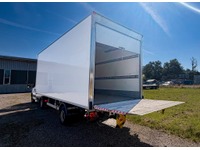 THOM6454_2950409 vehicle image