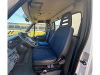 THOM6454_2950409 vehicle image