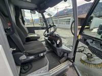 ZIAL184_2832970 vehicle image