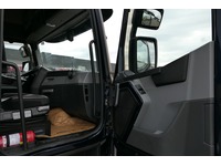 DOLD2821_2838922 vehicle image