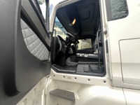 PREI272_2778303 vehicle image