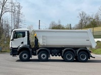 TMR8055_2868637 vehicle image