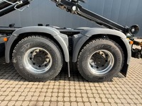 TMR8055_2868621 vehicle image