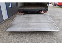 TOC1273_2848681 vehicle image