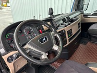 MAN126_2827004 vehicle image