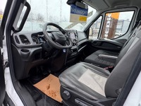 STUD177_2765252 vehicle image