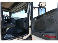 DOLD2821_2696940 vehicle image