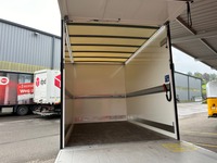 THOM6454_2730624 vehicle image