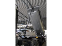 INTG9387_2713382 vehicle image