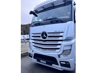 TOLA8240_2736377 vehicle image