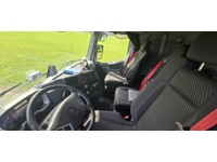 THOM6454_2652564 vehicle image