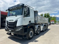 TOLA8240_2939547 vehicle image
