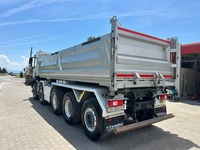 TOLA8240_2939547 vehicle image