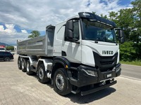 TOLA8240_2939547 vehicle image