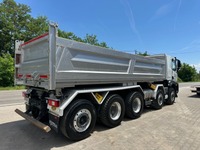 TOLA8240_2939547 vehicle image