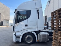 0137026 vehicle image